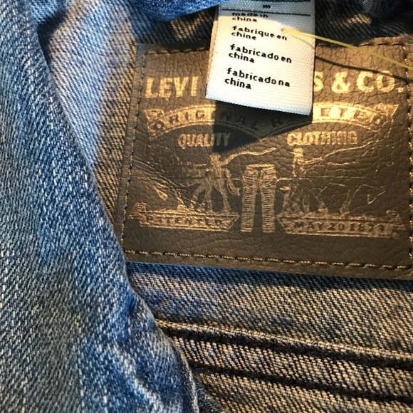 Levi’s Jean Jacket Cropped Size Medium - Picture 4 of 7